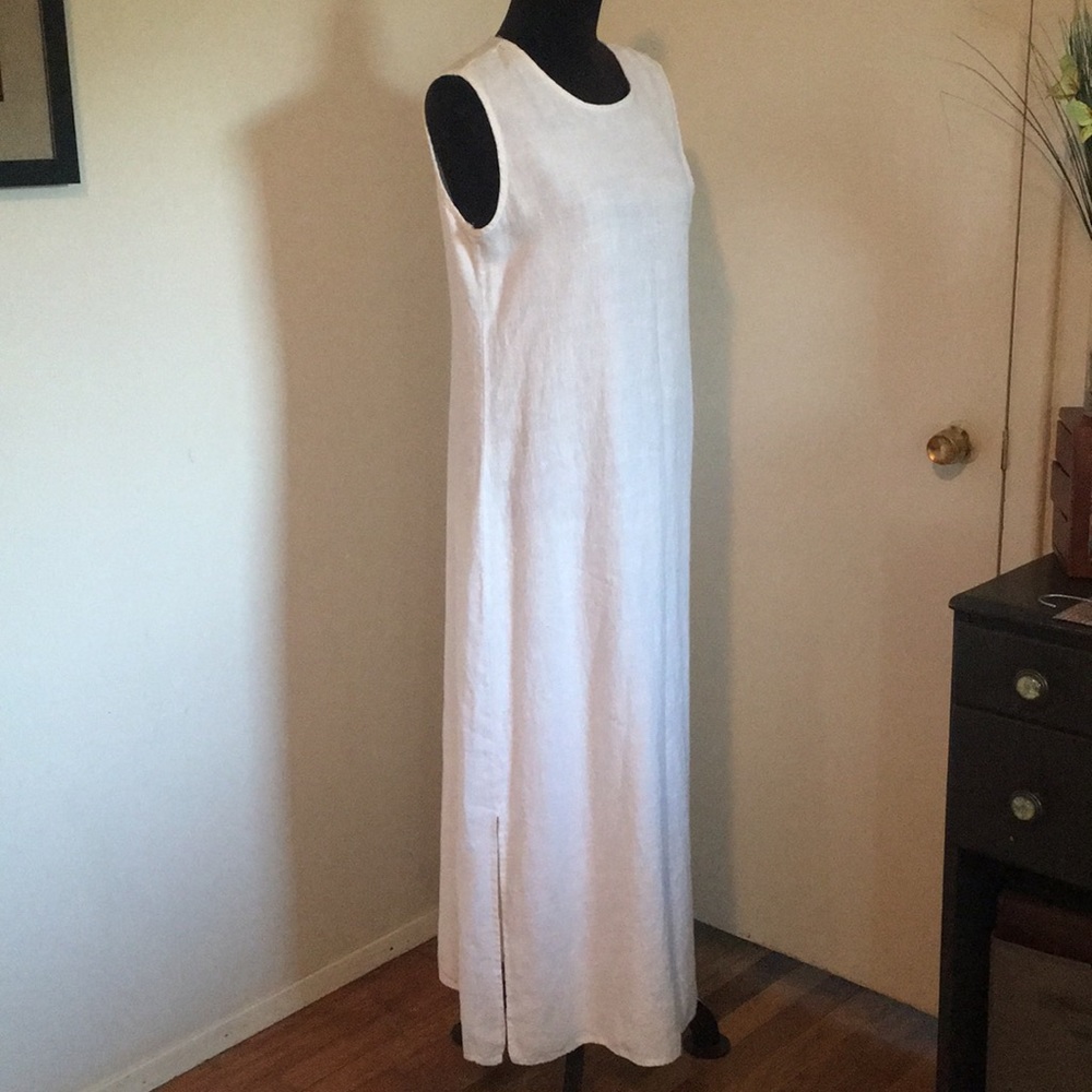 White linen sleeveless dress